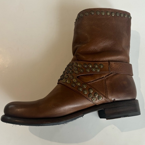 ❤️ 10 HTF Frye RARE Women’s Jenna Studded short moto boot Cognac BROWN leather - Picture 5 of 12
